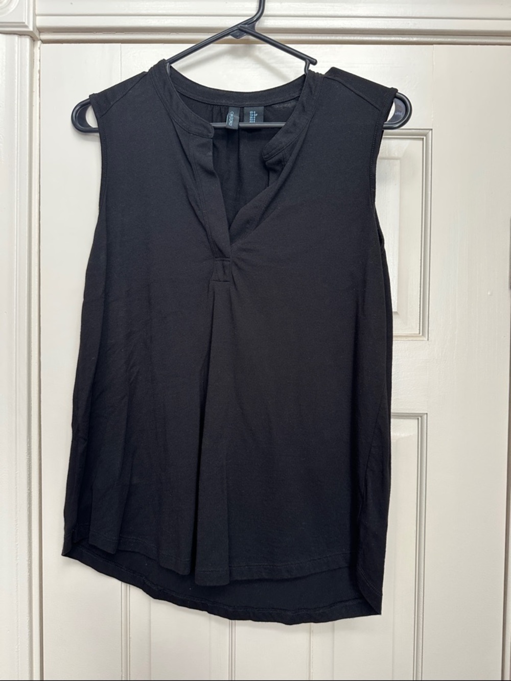 Cynthia Rowley Black Sleeveless Split-Neck Tee
